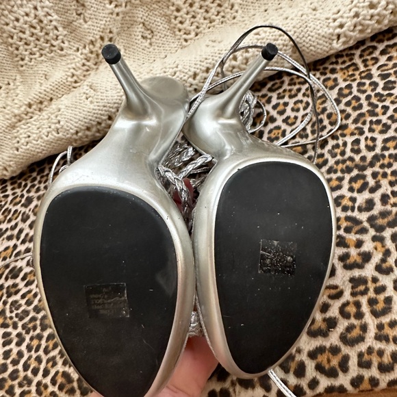 j. RENEE Luxe - Picture 9 of 12